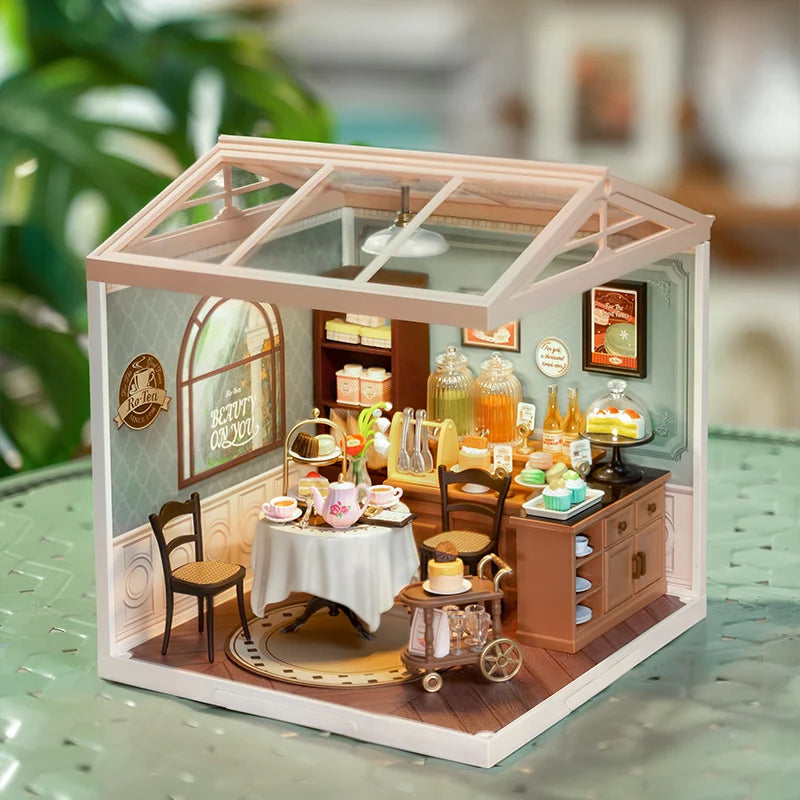 Super Creator Series Plastic Dollhouse